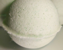 Load image into Gallery viewer, Winter Winner Frizzbombbathbombs