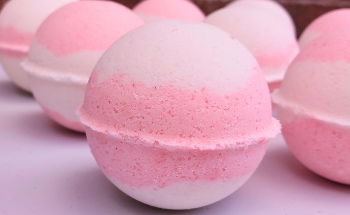 Candy Cane Bath Bomb Frizzbombbathbombs